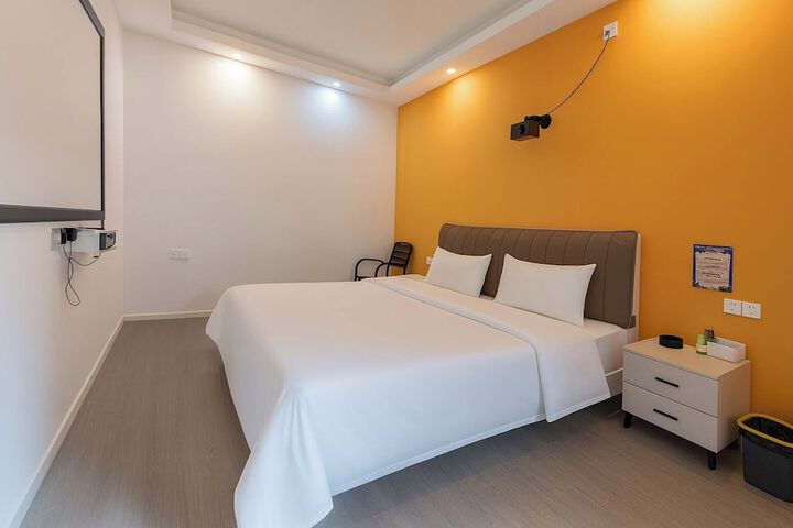 Room 6 of 24