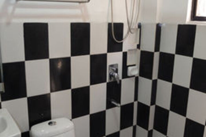 Room 5 of 89