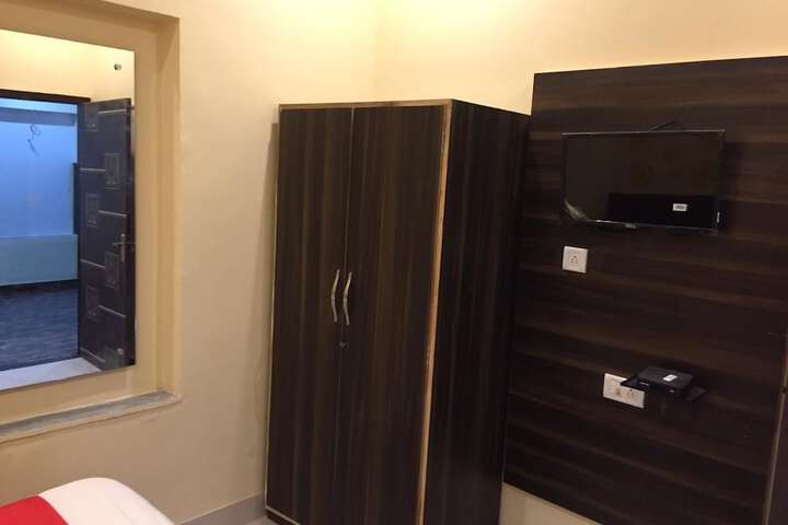 Room 14 of 18