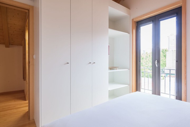 Room 6 of 74