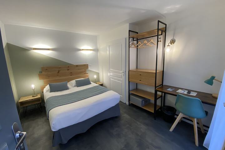 Room 6 of 76