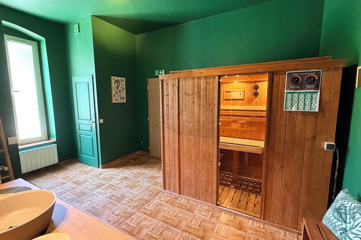 Room 27 of 49