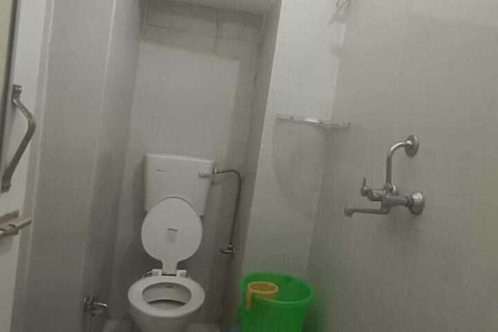 Room 4 of 18