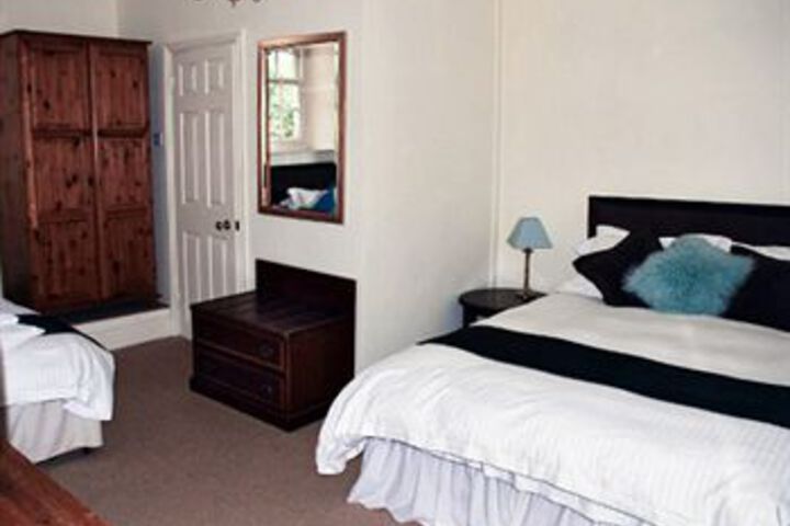 Room 9 of 16