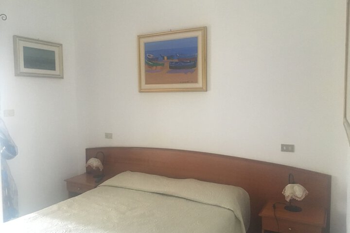 Room 2 of 40
