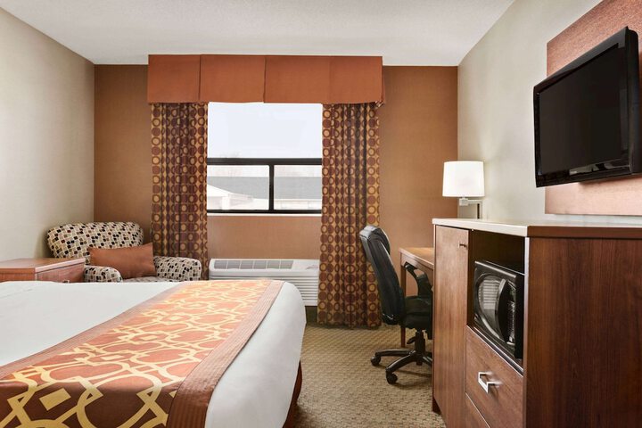 1 Queen Bed (1 of 17)