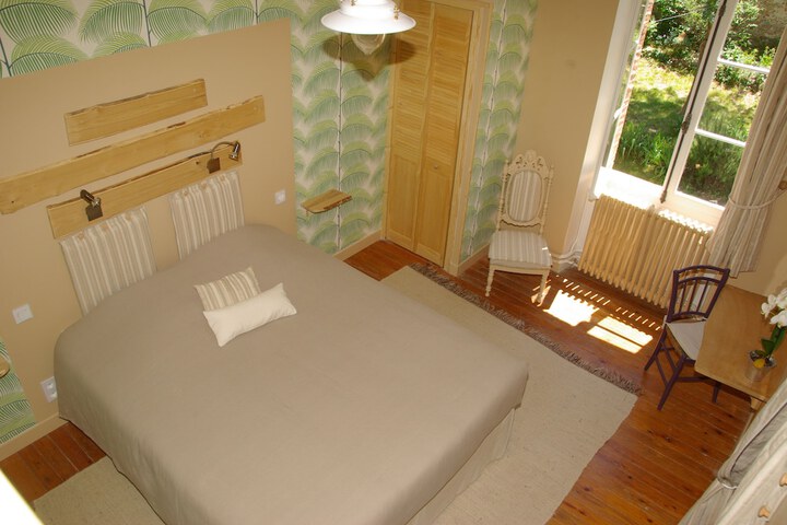 Room 6 of 13