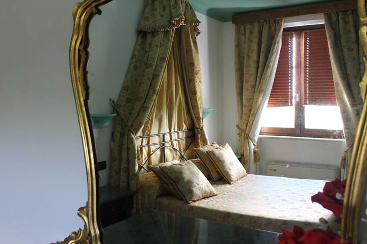 Room 6 of 20