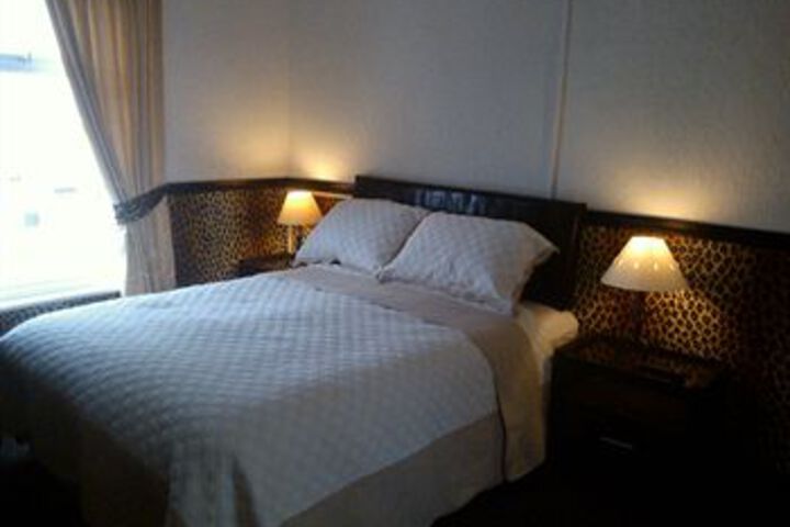 Room 2 of 16