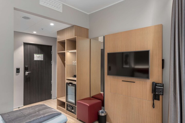 Room 30 of 66