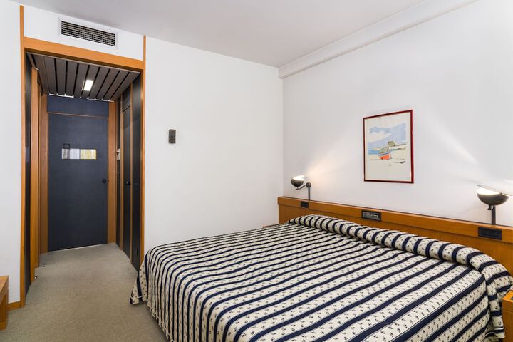 Room 17 of 59