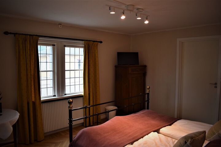 Room 73 of 84