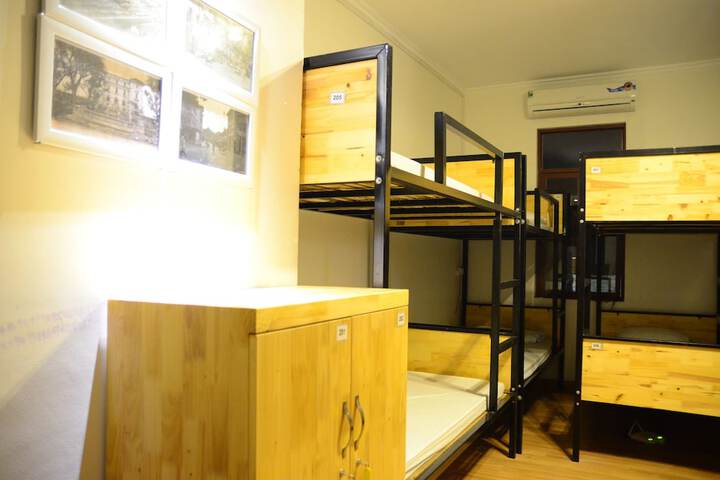Room 6 of 28