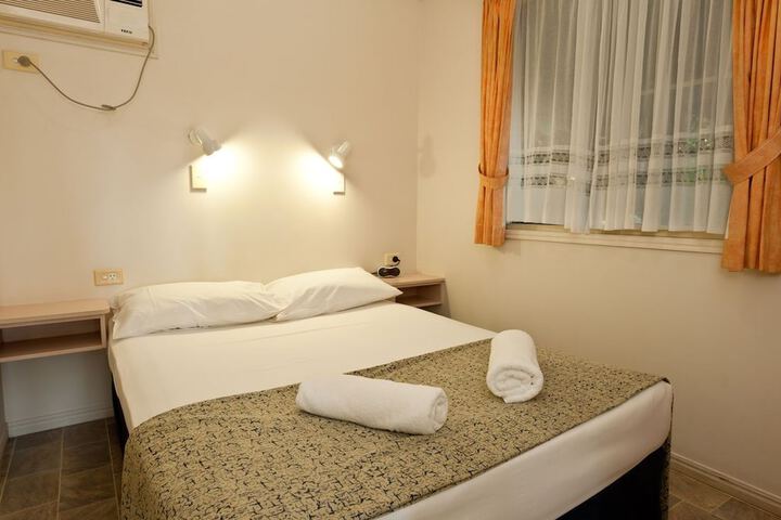 Room 2 of 85