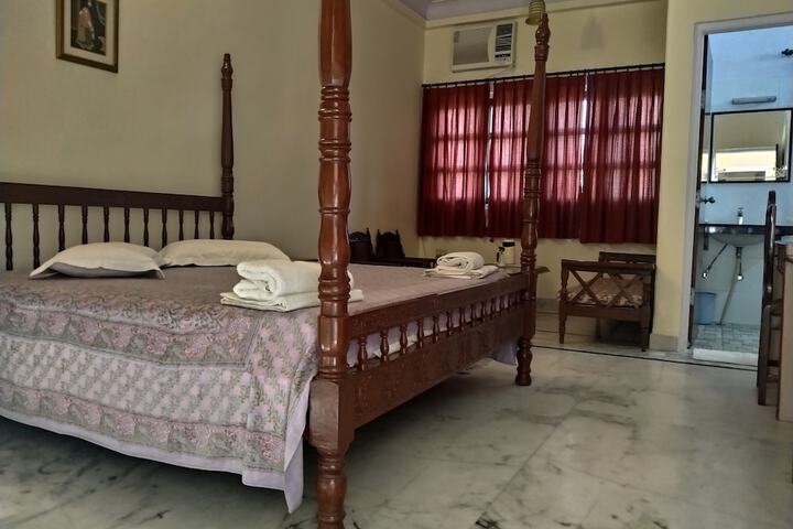 Room 26 of 76