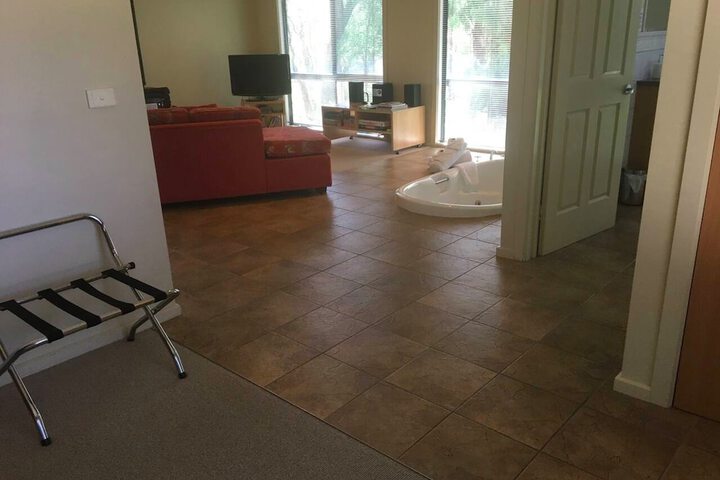 Room 4 of 12