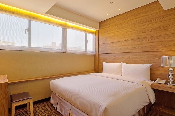 Room 17 of 36