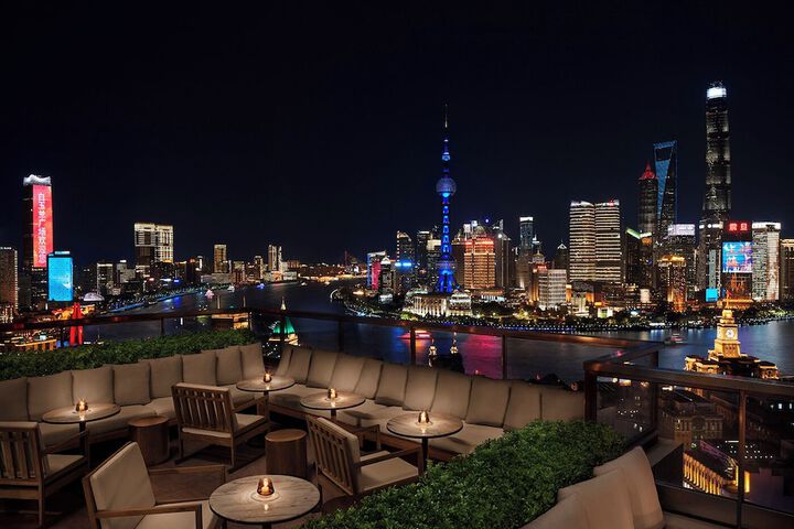 Lounge 102 of 109