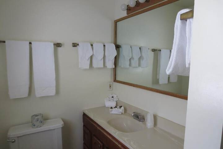 Room 28 of 32
