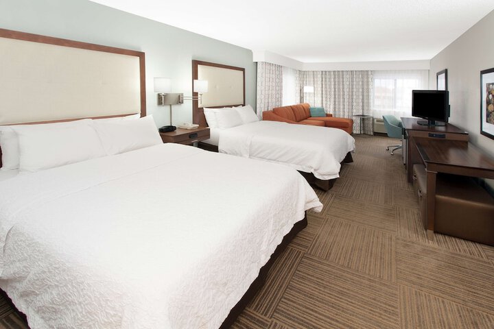 2 Queen Beds with Refrigerator (2 of 5)