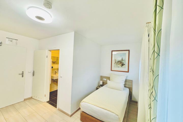 Room 7 of 34