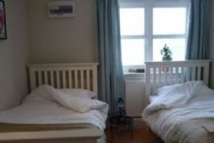 Room 9 of 12