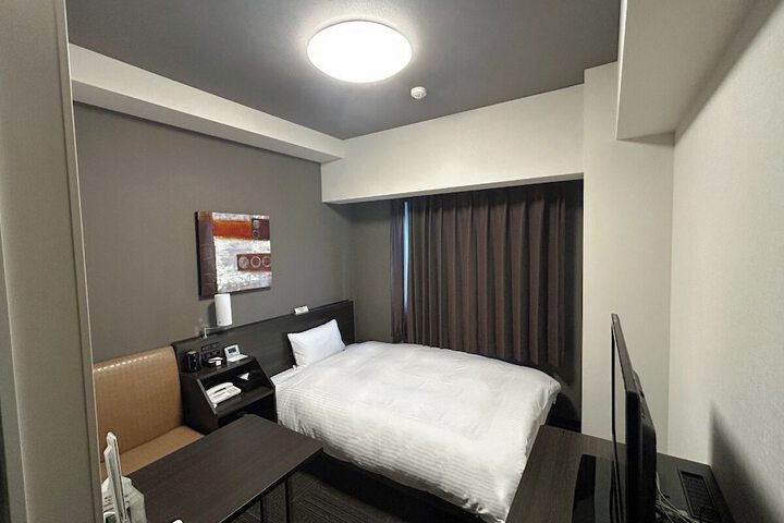 Room 5 of 33