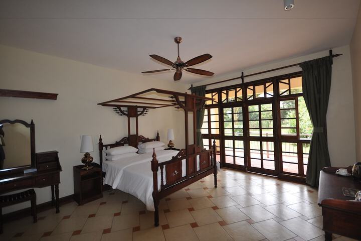 Room 4 of 32
