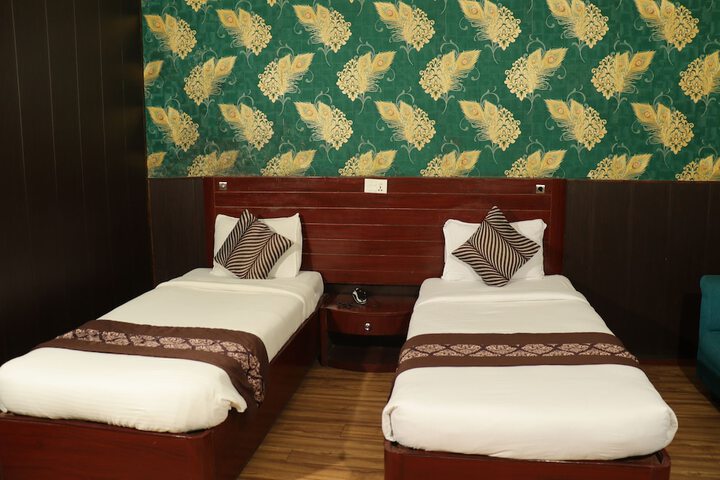 Room 6 of 16
