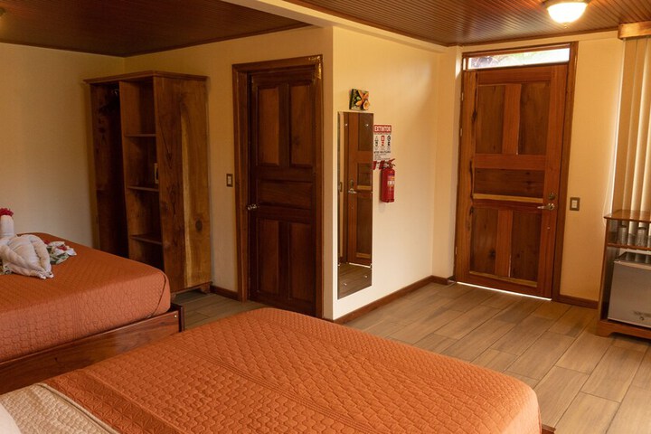 Room 40 of 141