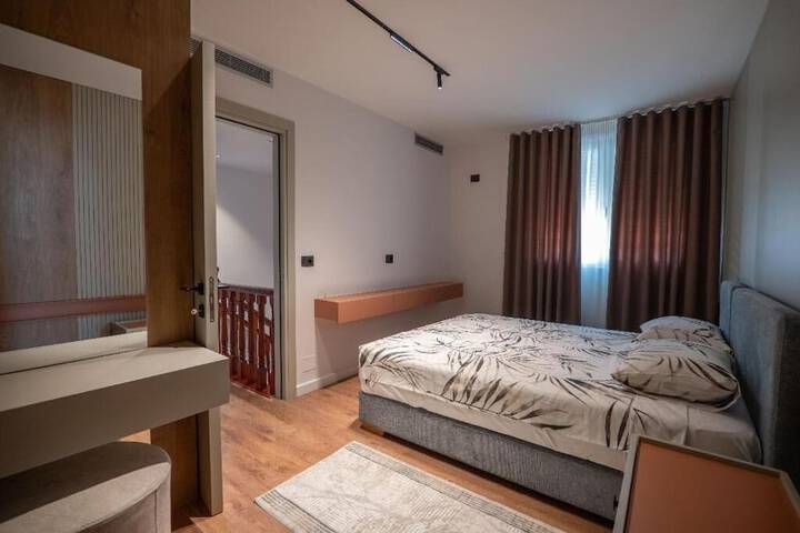 Room 13 of 95
