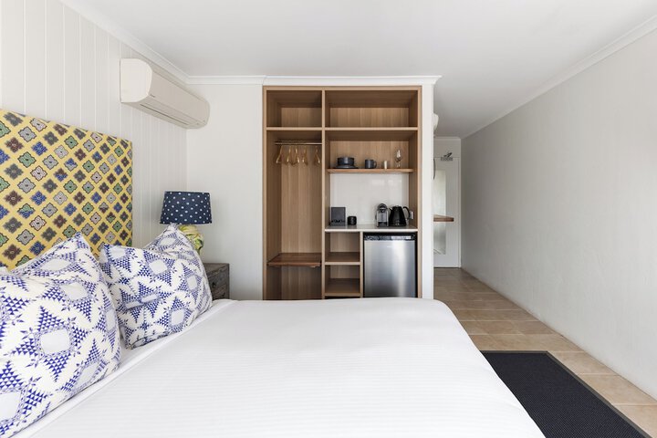 Room 28 of 49