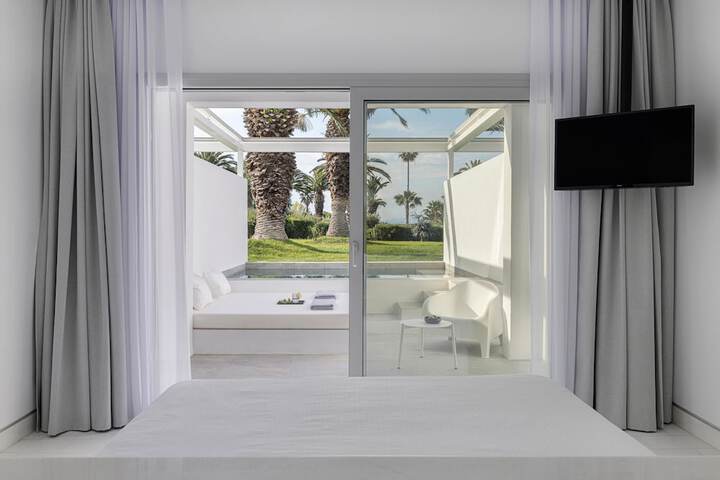 Room 40 of 227