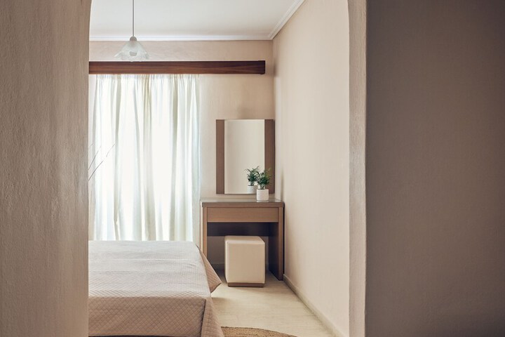 Room 6 of 34