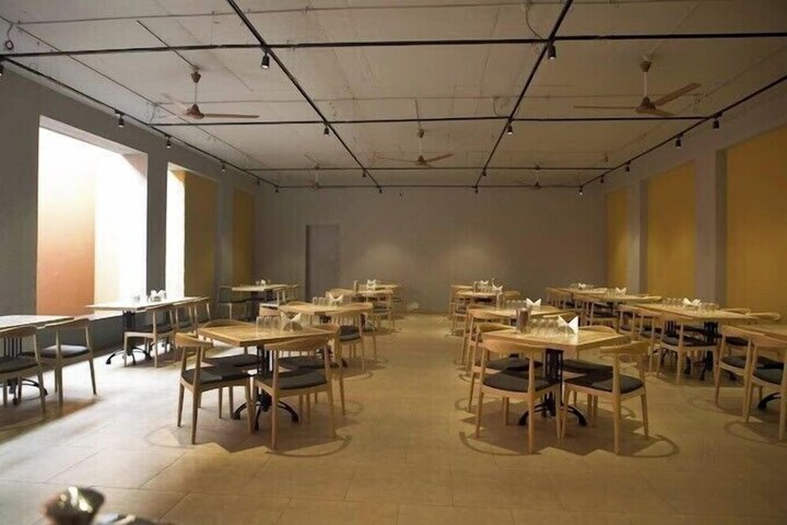 Dining 44 of 77