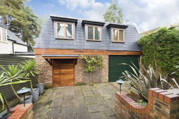 Traditional 4Br Family Home in Charming Highgate