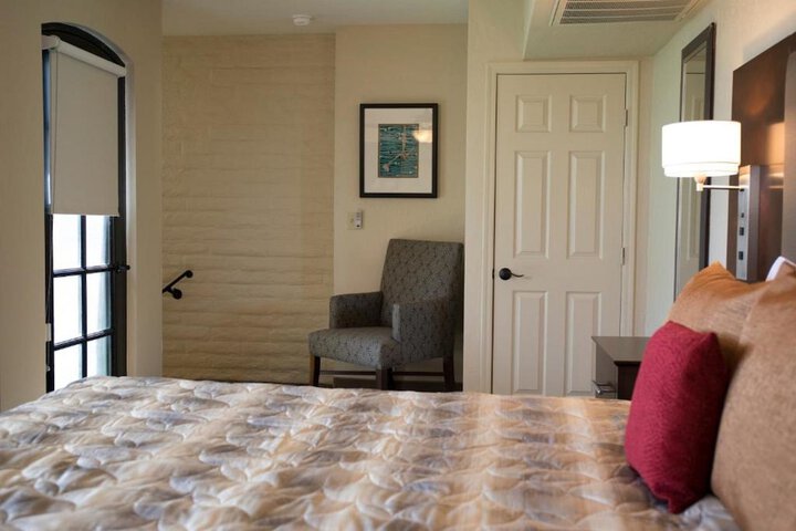 Room 10 of 66