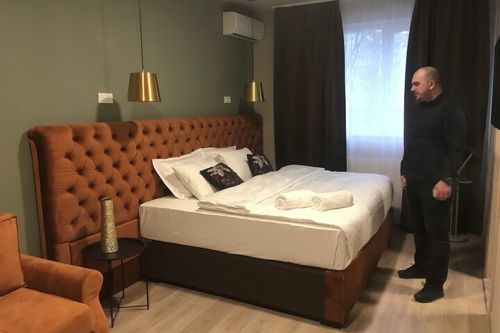 Room 8 of 27
