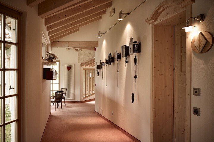 Ballroom/Hall 37 of 44