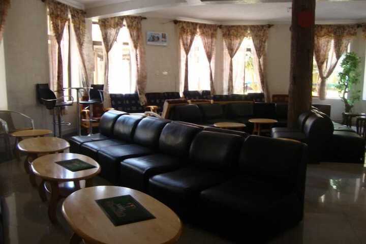 Lounge 53 of 82