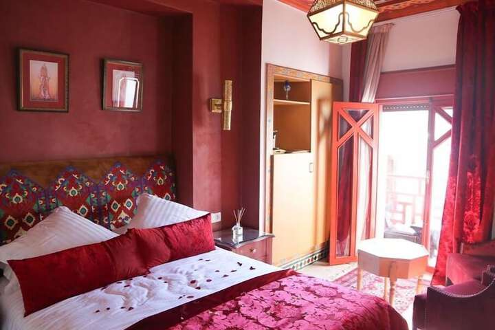 Room 28 of 65