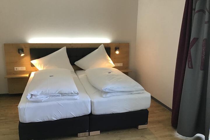 Room 9 of 25