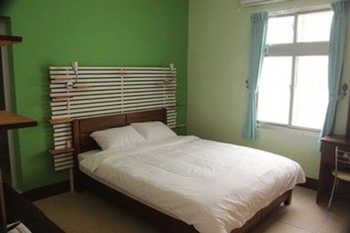 Room 21 of 33