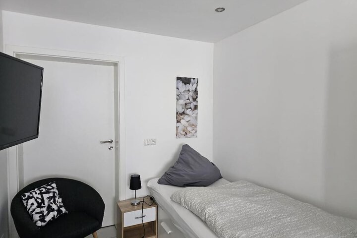 Room 27 of 62
