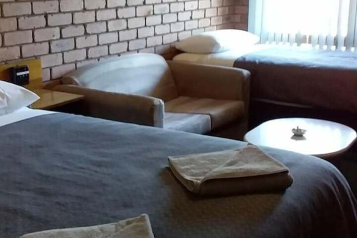 Room 6 of 13