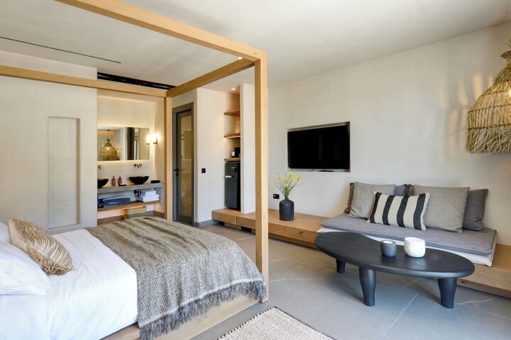 Room 8 of 38