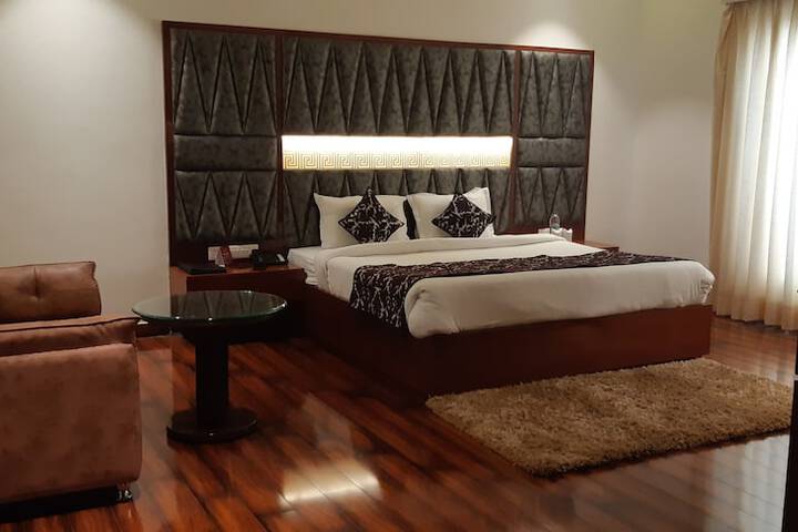 Room 10 of 23