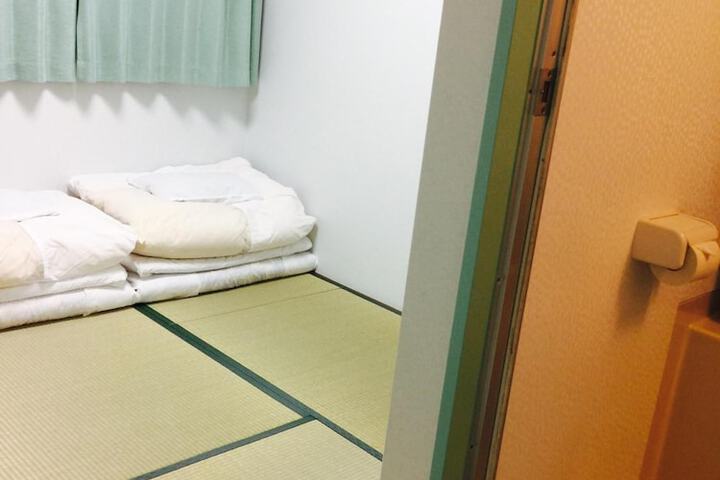 Room 5 of 28
