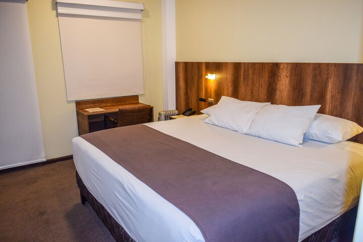 Room 16 of 33