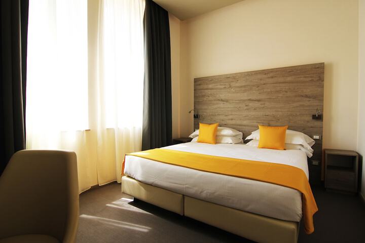 Room 12 of 34